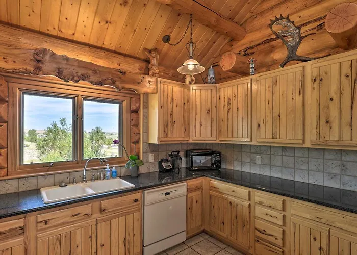 Exquisite Log With Valley Views! *