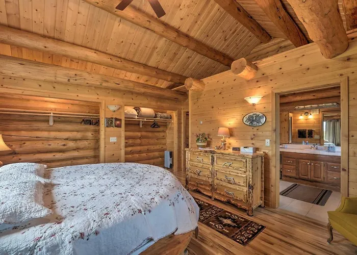 Exquisite Log With Valley Views! Holiday home Lander