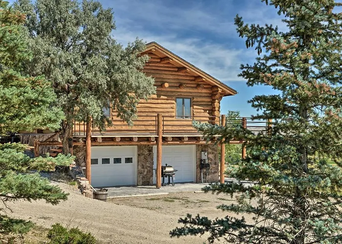 Exquisite Log With Valley Views! *